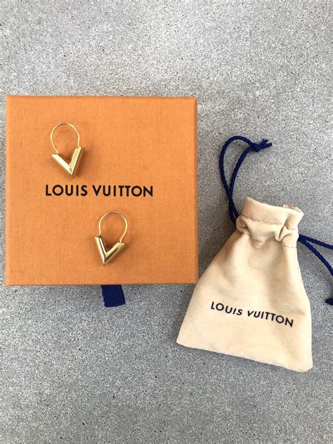 louis vuitton oorbellen v look a like|Louis Vuitton dupes.